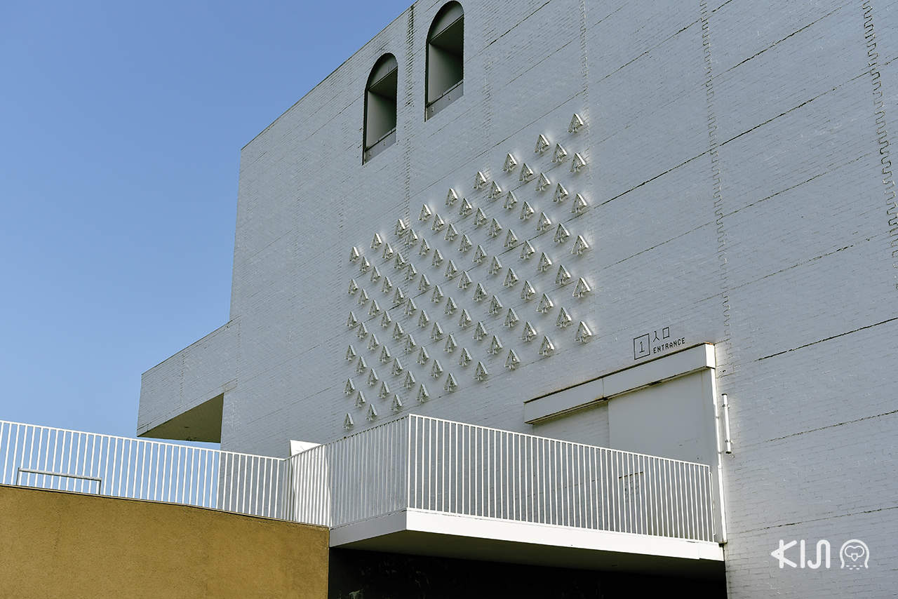 ชมงานศิลปะที่ Aomori Museum of Art