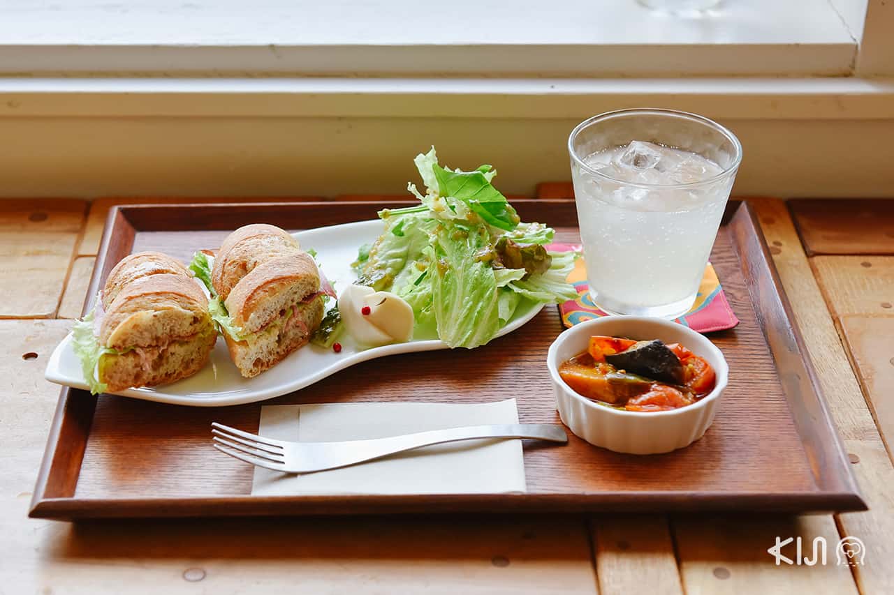 ร้านคาเฟ่ ใน นางีตะ Hachi Café