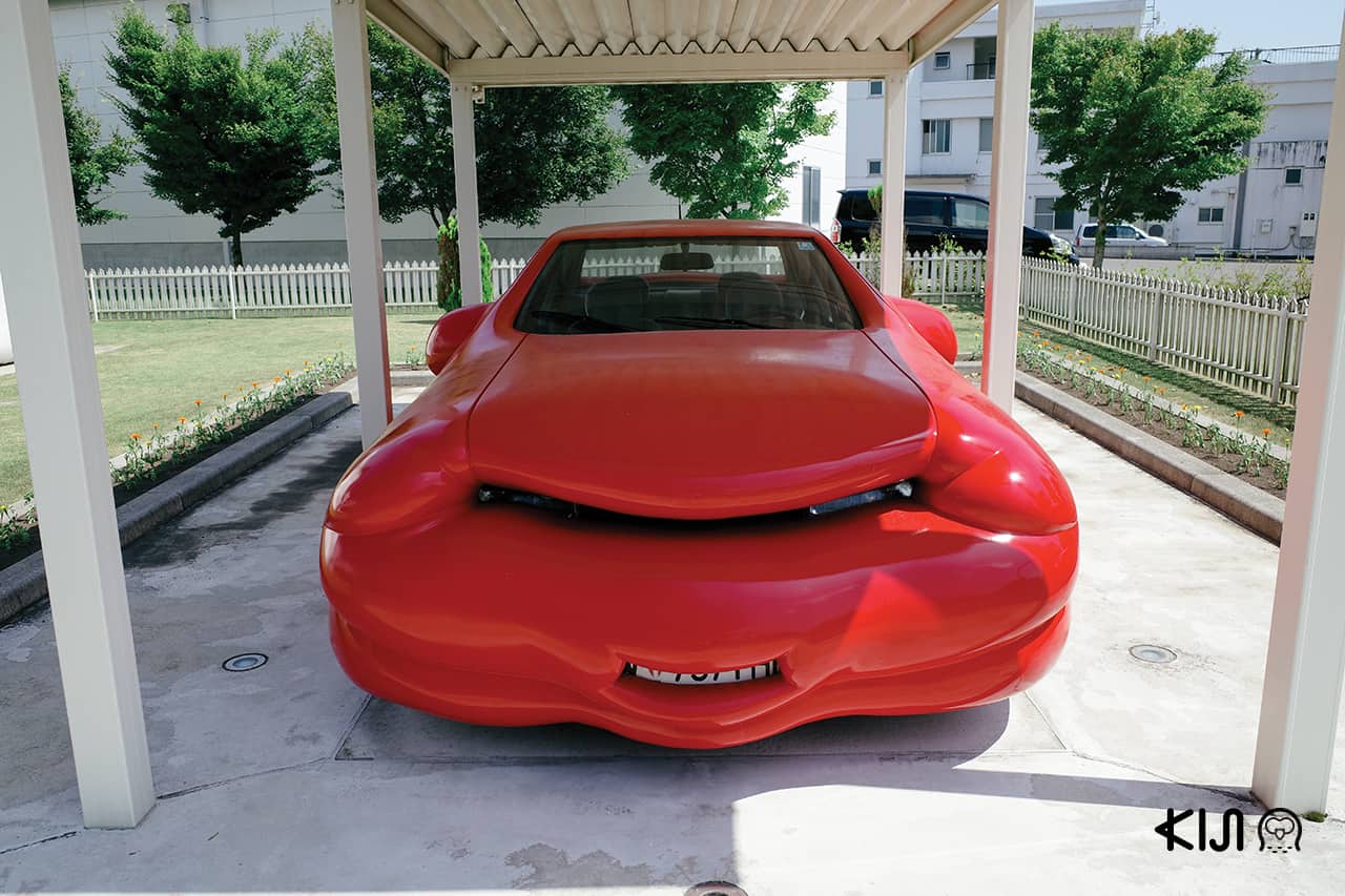 งานประติมากรรม Fat House & Fat Car by Erwin Wurm ที่ อาโอโมริ (Aomori)