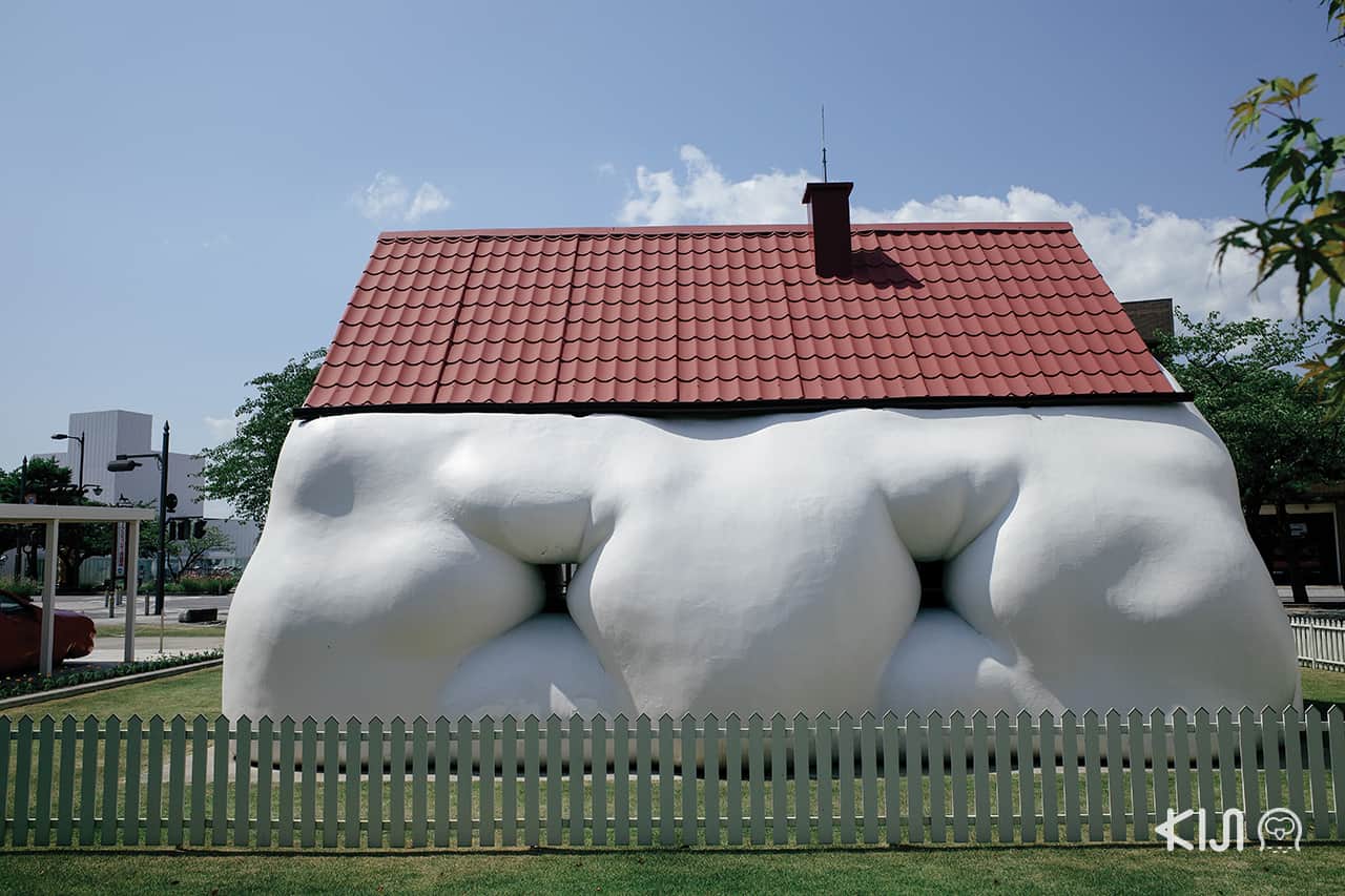 งานประติมากรรม Fat House & Fat Car by Erwin Wurm