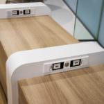 ม้านั่งชาร์จมือถือที่สถานีชินจูกุ