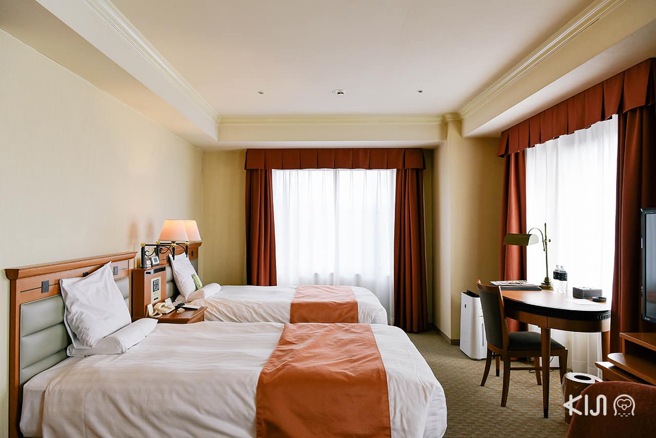 Deluxe Twin Room ห้องมุมขนาด 48 ตร.ม. สำหรับ 2 คน พร้อมเตียงขนาด 120 x 195 ซม. ภายในอาคาร New Wing ของ Hotel Metropolitan Morioka