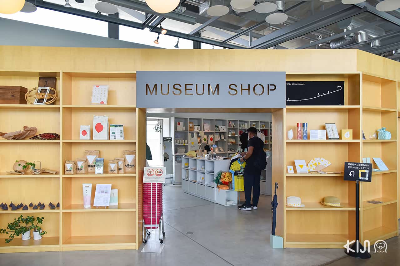 Museum Shop ขายของที่ระลึกจากงาน Echigo Tsumari Art Field