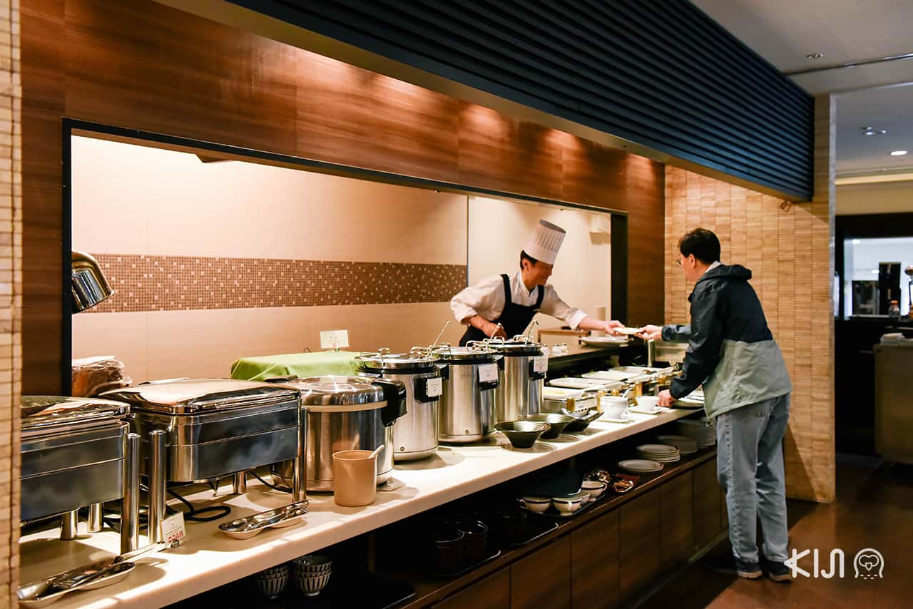 ห้องอาหารเช้าแบบบุฟเฟ่ต์ของโรงแรม Hotel Metropolitan Morioka ภาพจากตึก New Wing