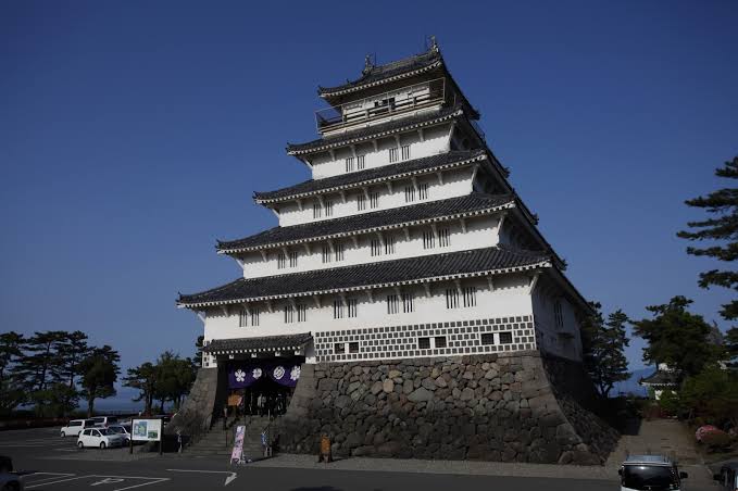 ระหว่างทางรถไฟ Shimatetsu Cafe Train สามารถแวะปราสาทชิมาบาระ (Shimabara Castle)