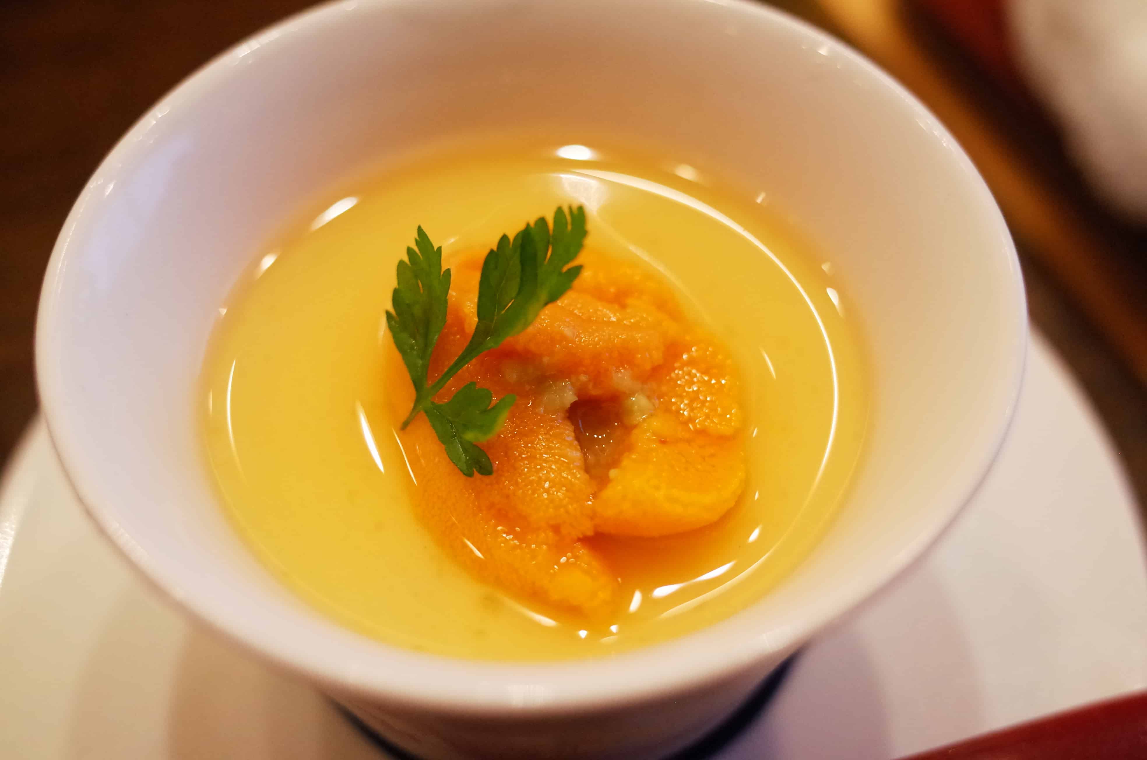 ฉันใช้โหมดมาโครของกล้อง Ricoh GR III ถ่ายภาพอุนิที่ Isezushi ถือเป็นความทรงจำที่รสชาติดีสุดๆ