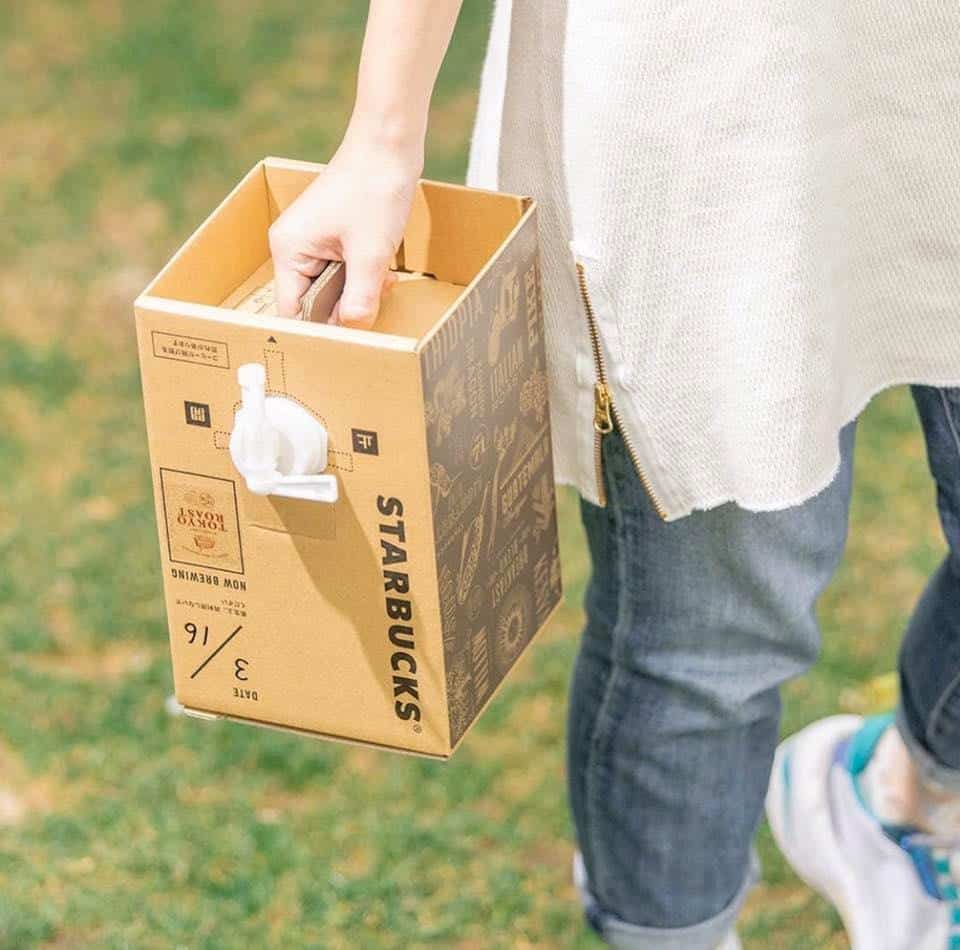 STARBUCKS COFFEE TRAVELER ประกอบง่ายและถือได้ด้วยมือเดียว