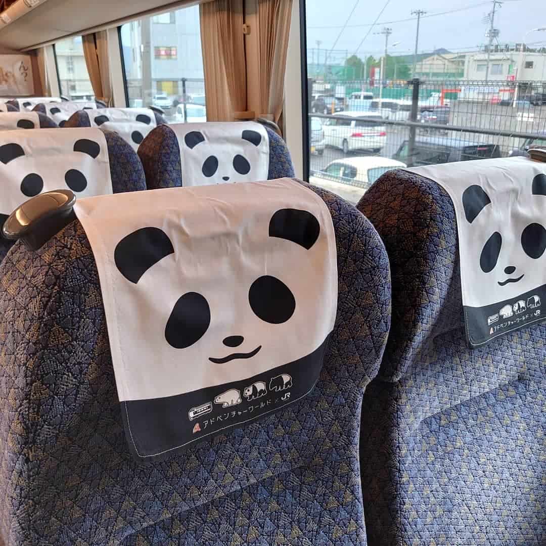 ภายใน Panda Kuroshio Train ก็ล้วนถูกตกแต่งด้วยแพนด้า