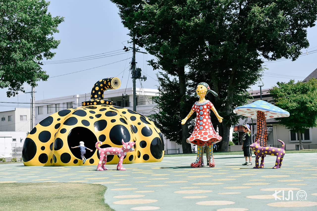 Love Forever, Singing in Towada (Yayoi Kusama) จัดแสดงที่ Towada Art Center