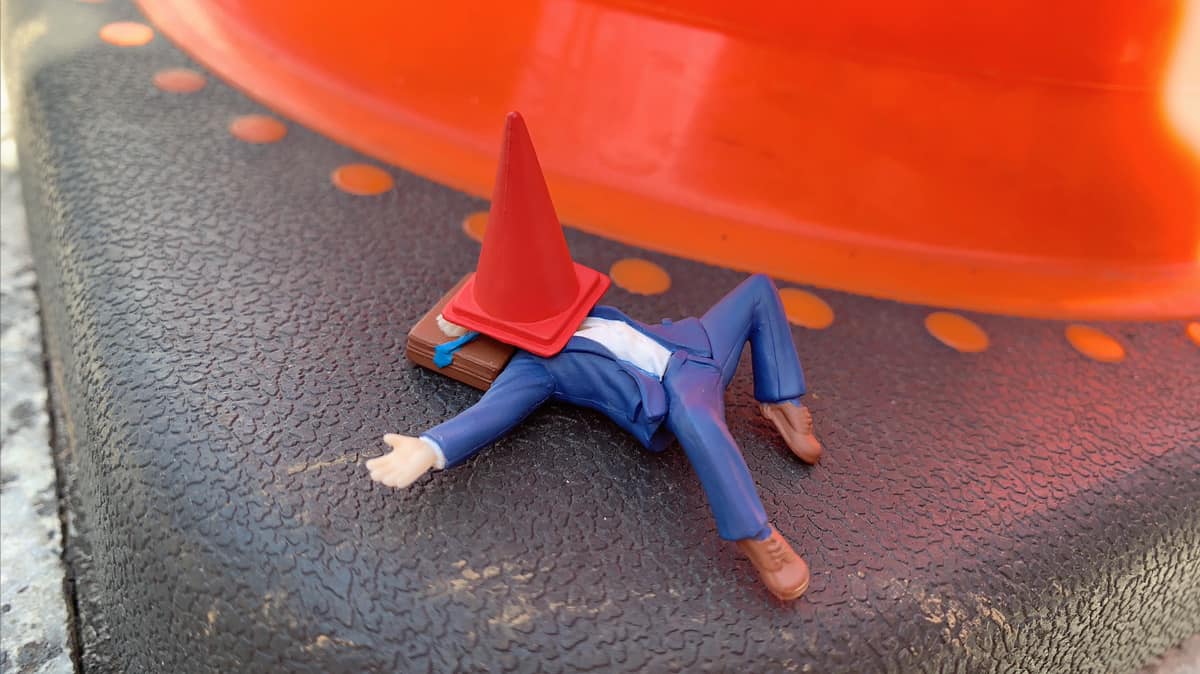 Yopparai Nau หนุ่มซาลารี่แมนผู้หลับไปทั้งๆ ที่สวมกรวยจราจร