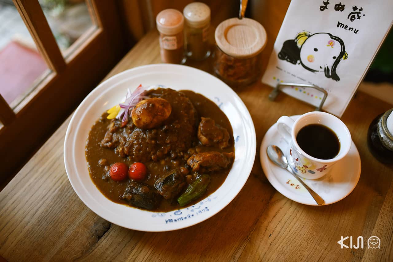 ข้าวแกงกะหรรี่สูตรเฉพาะของร้าน Mamezo