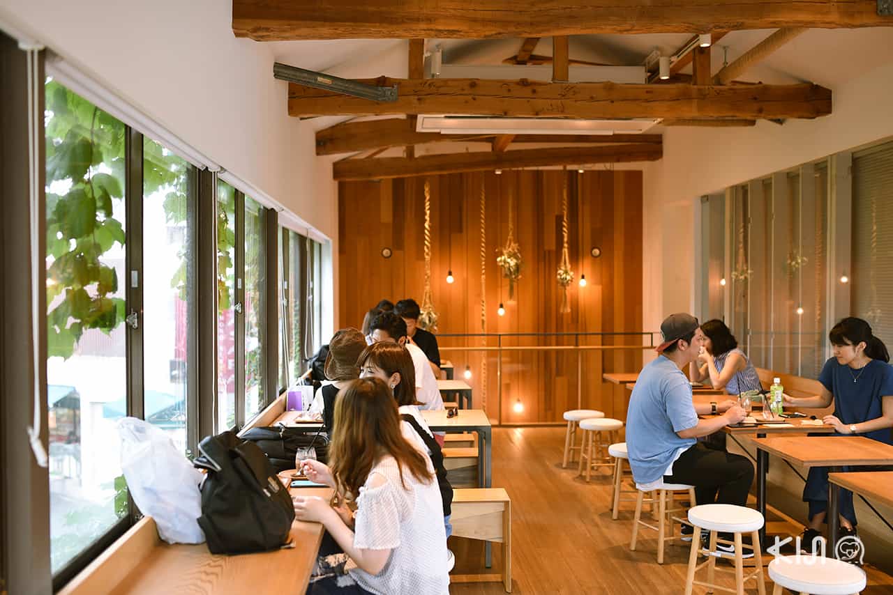 บรรยากาศบนพื้นที่ชั้น 2 ของ Dandelion Chocolate Kamakura