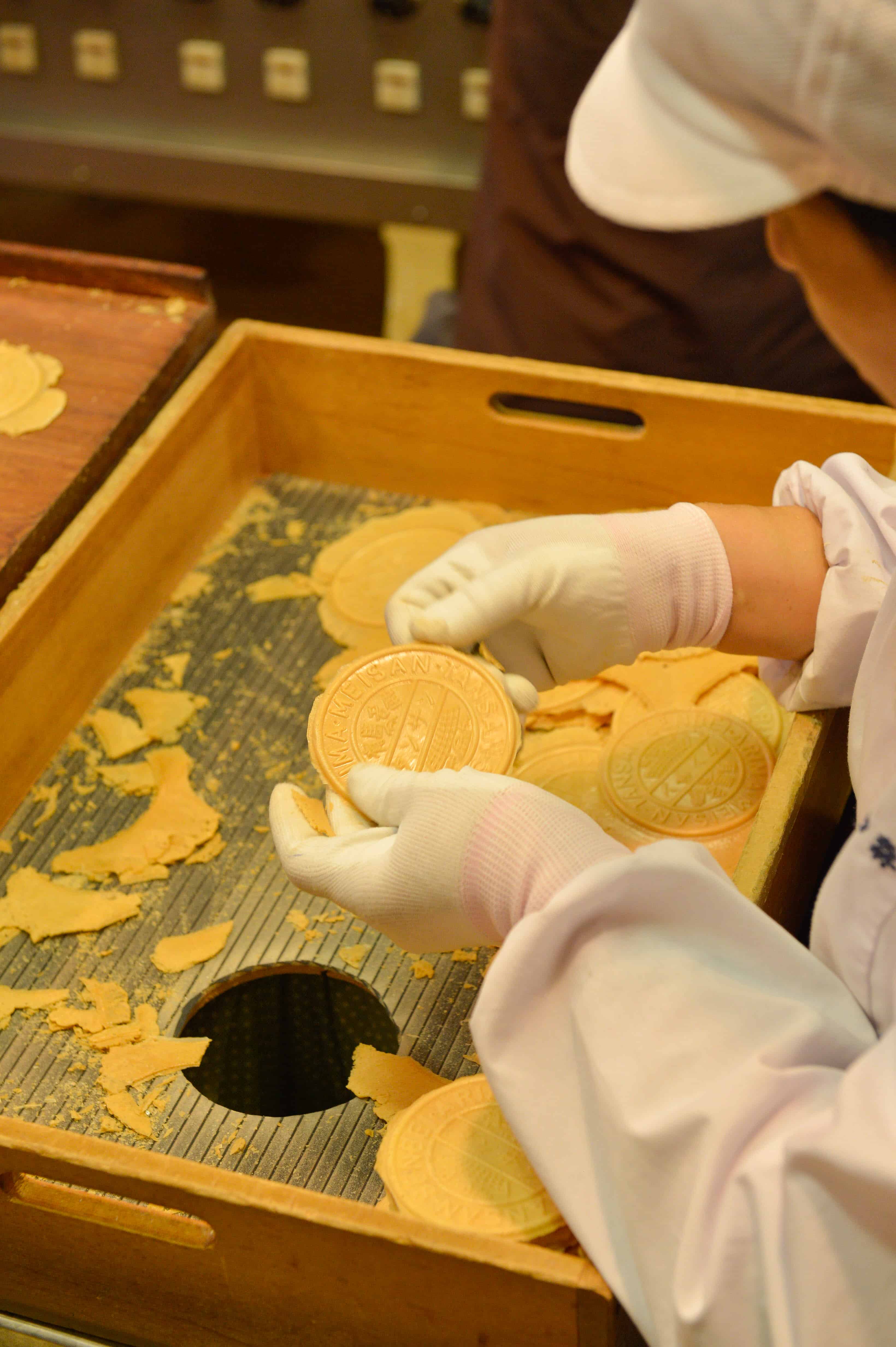เซมเบ้รสซ่าของฝากสุดฮิตของที่นี่ ขนมที่ควรลองใน Arima Onsen