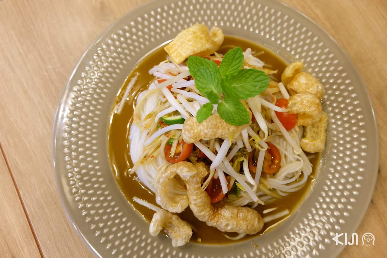 ตำซั่วเด้อ ดาวเด่นของร้าน Somtum Der