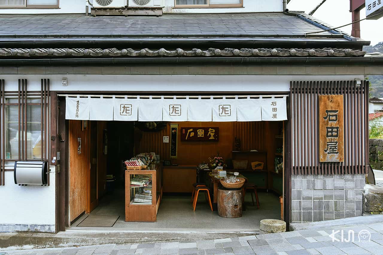 เที่ยวนิกโก้ ช็อปของฝากที่ร้านเซมเบ้เก่าแก่ Nikko Jingorou Senbei