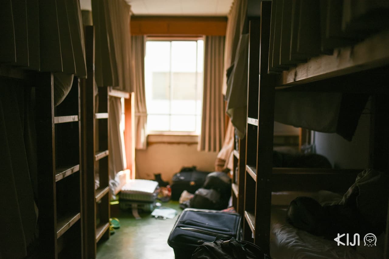 ชั้น 2-5 ของ Nui. Hostel มีห้องพักขนาด 8 เตียงหลายห้อง 