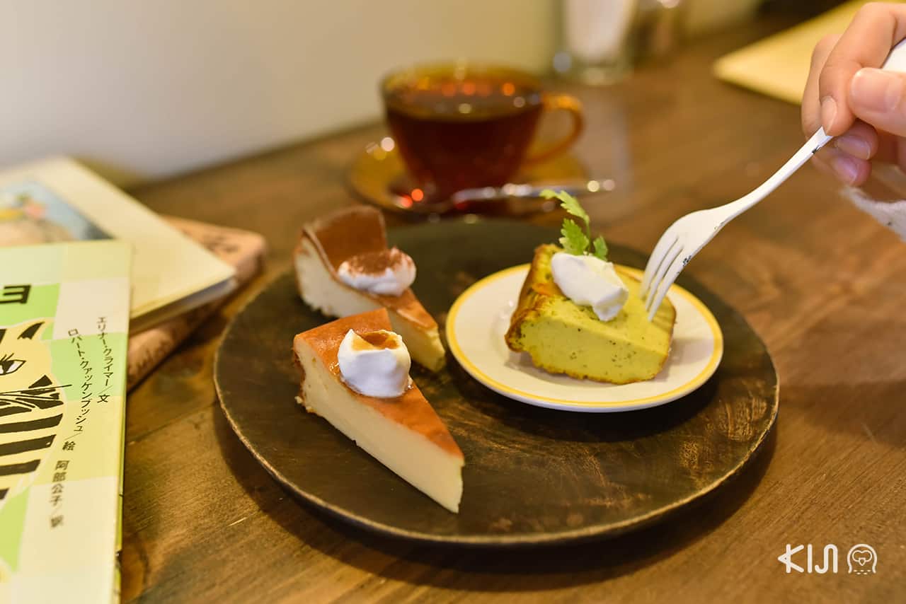 ชีสเค้กธรรมดา ชีสเค้กเต้าหู้ และชีสเค้กฟักทองโฮมเมด ของร้าน Hitsuji Sabo