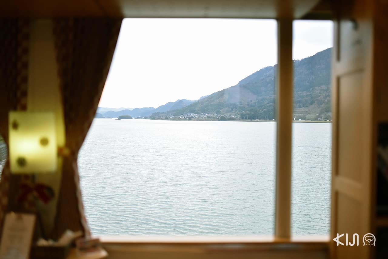 Kyoto Tango Railway มีความพิเศษคือรถไฟจะจอดให้ชมวิวทะเลด้วย