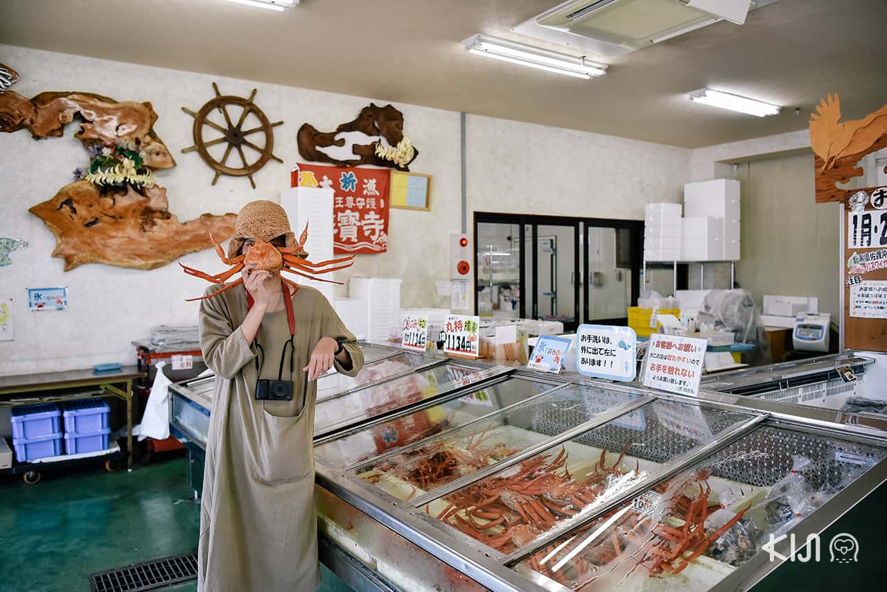Yakishi Maru จุดจำหน่ายปูสดบน เกาะซาโดะ (Sado Island)