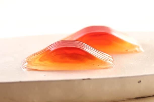 อุเมะชูเจลลี่ (Shimeno) ที่ได้แรงบันดาลใจจากภาพพระอาทิตย์ตกดินในวรรณกรรม Manyoshu