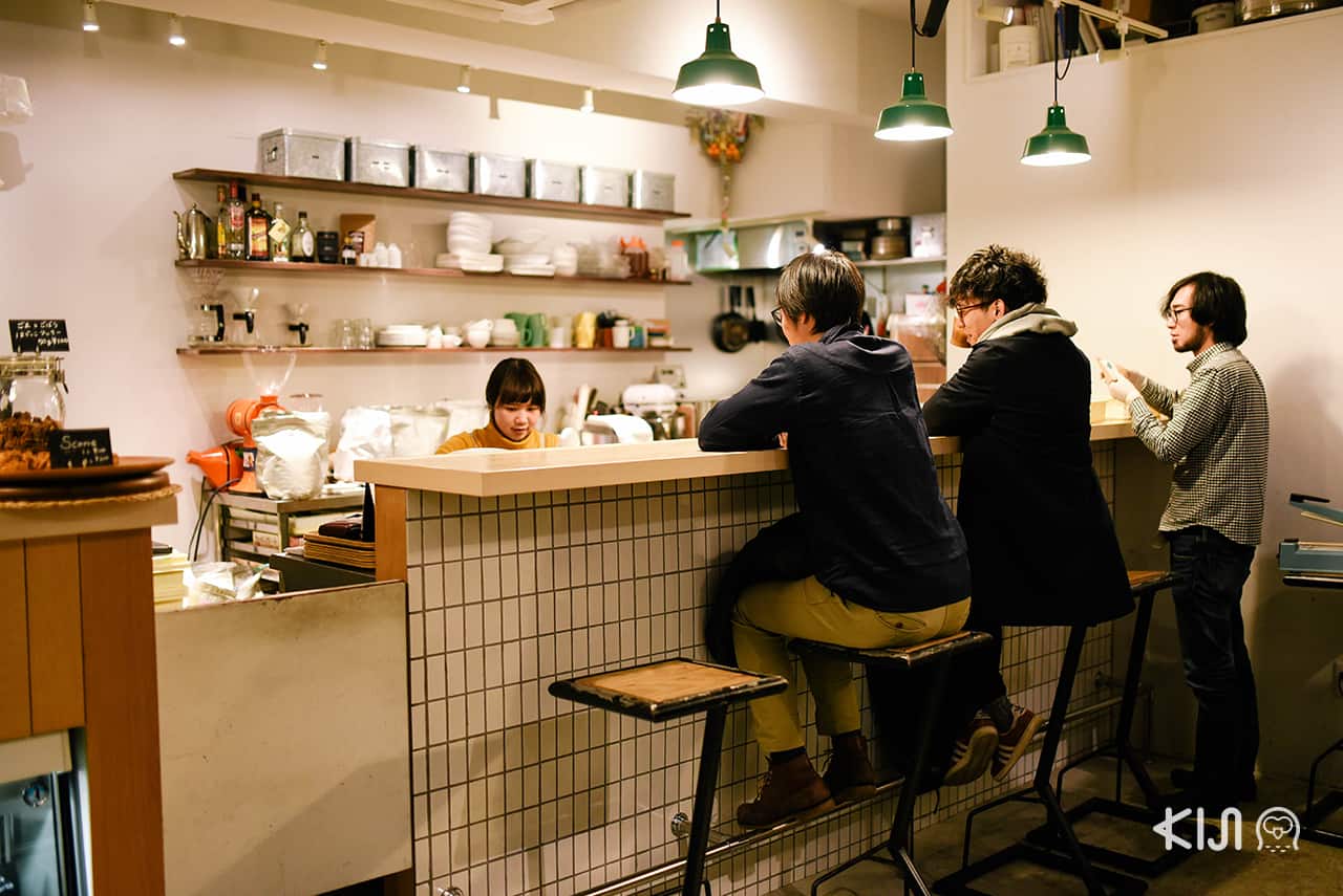 ภายในร้าน SOL’S COFFEE มีที่นั่งเพียง 7 ที่