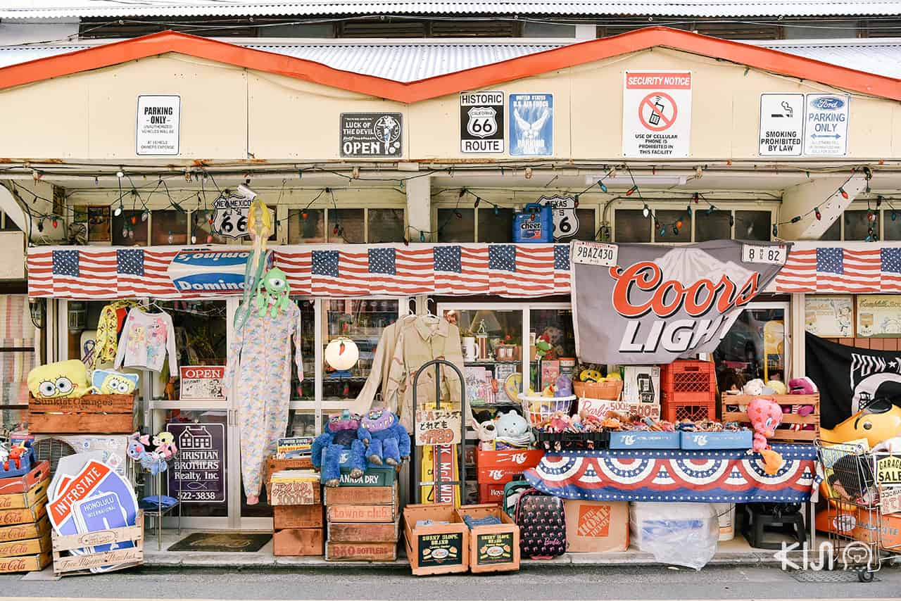 ร้านขายสินค้ามือสองในตลาดนินโจโยโกโช (Ninjo Yokocho)