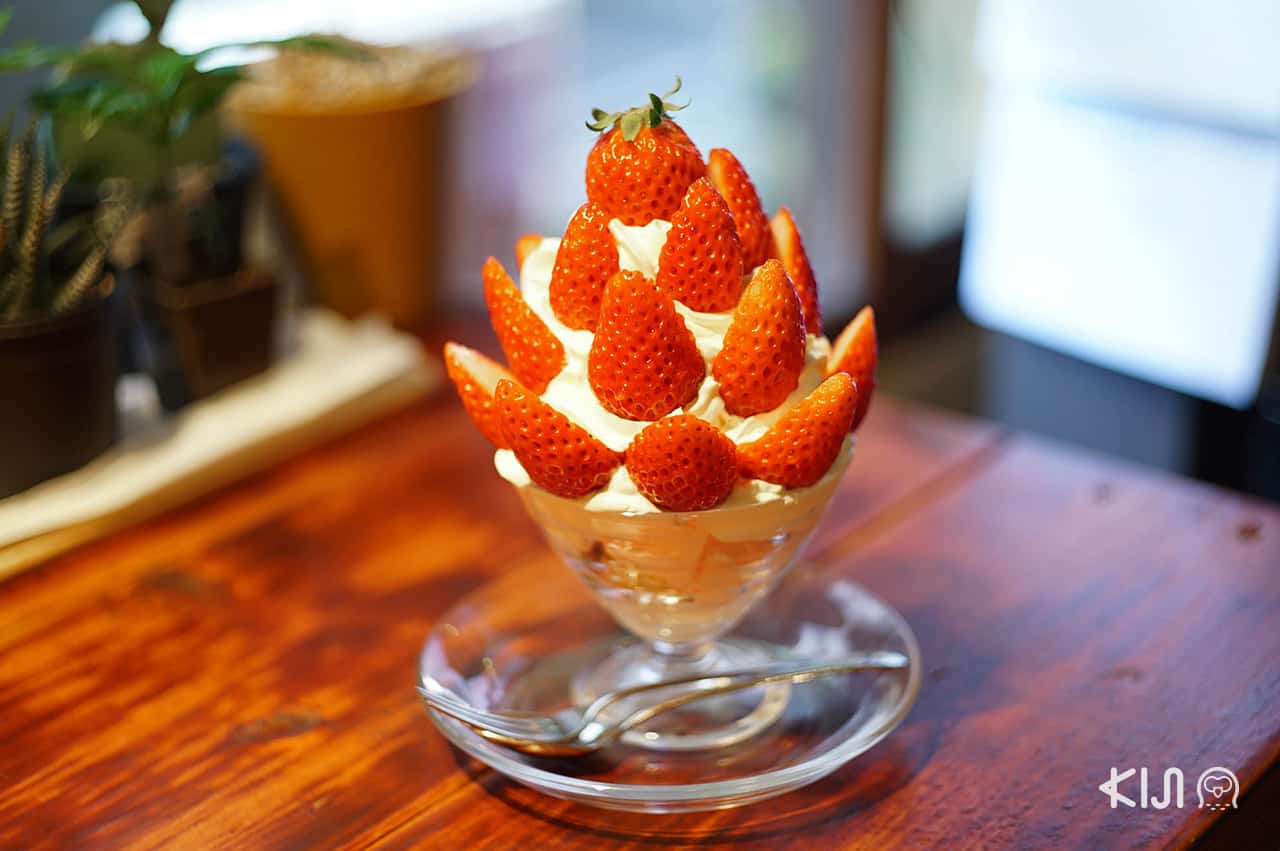 พาร์เฟ่ต์ผลไม้ตามฤดูกาล เมนูแนะนำจากร้าน Kunugiyama Coffee Shop