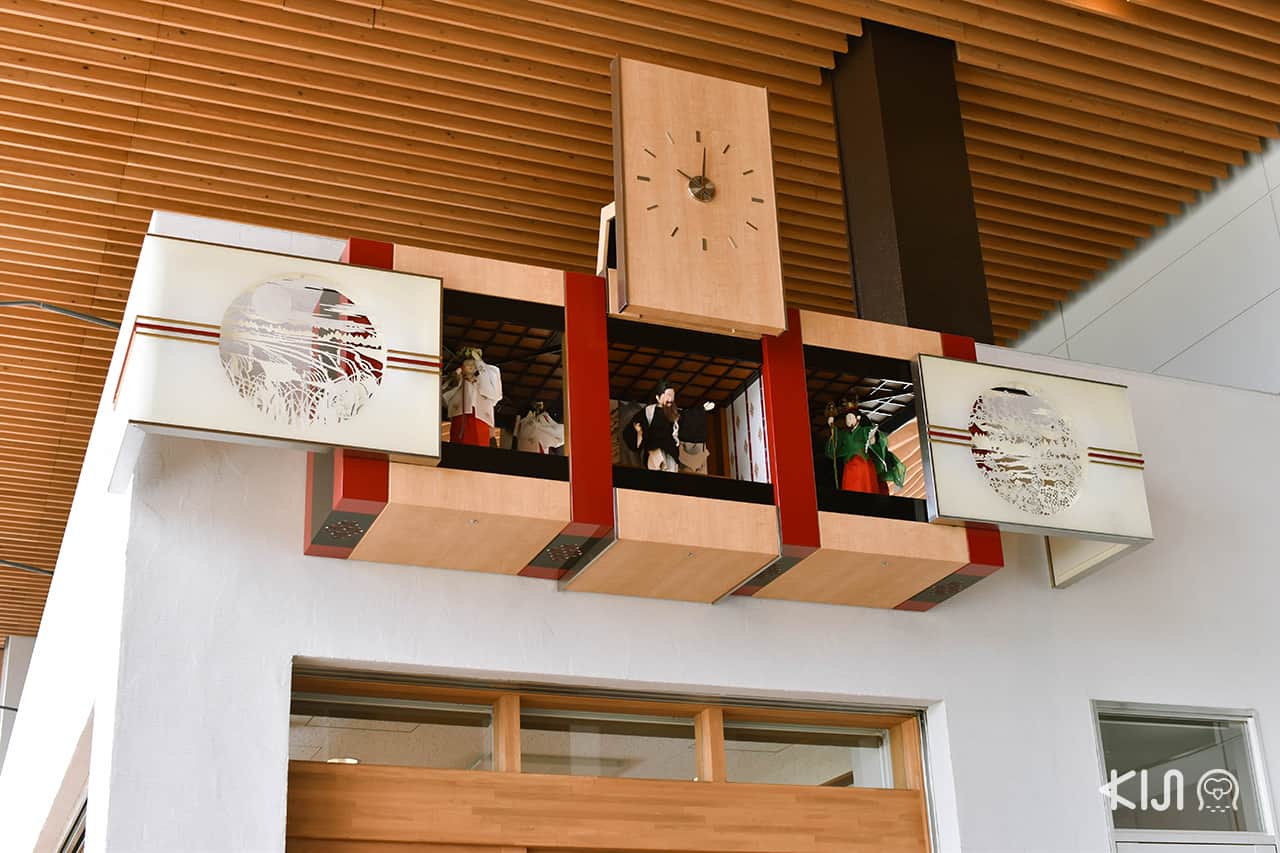 จุดจอดพักรถของ Oykot Train : การตกแต่งภายในสถานีอิยามะ