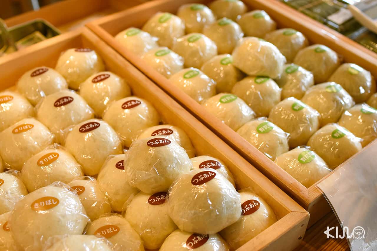 จุดจอดพักรถของ Oykot Train : บานาน่าโบ๊ทสปอนจ์เค้กสอดไส้ครีมและกล้วย สินค้าขายดีในอิยามะ