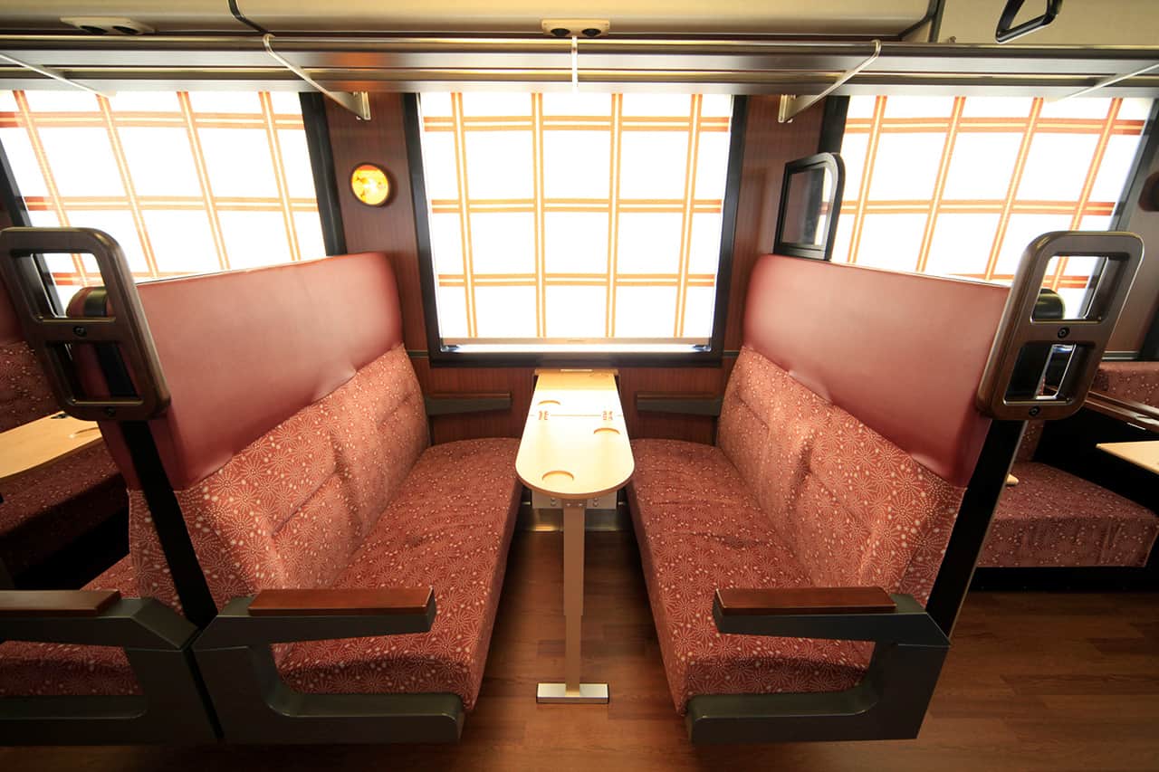 ที่นั่งภายใน Oykot Train