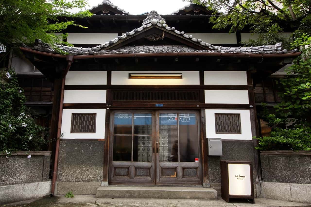 ถึงแม้ Rebon Kaisaiyu จะถูกนำมารีโนเวทใหม่เป็นคาเฟ่ แต่ก็ยังคงหลงเหลือบรรยากาศของโรงอาบน้ำสาธารณะไว้อยู่