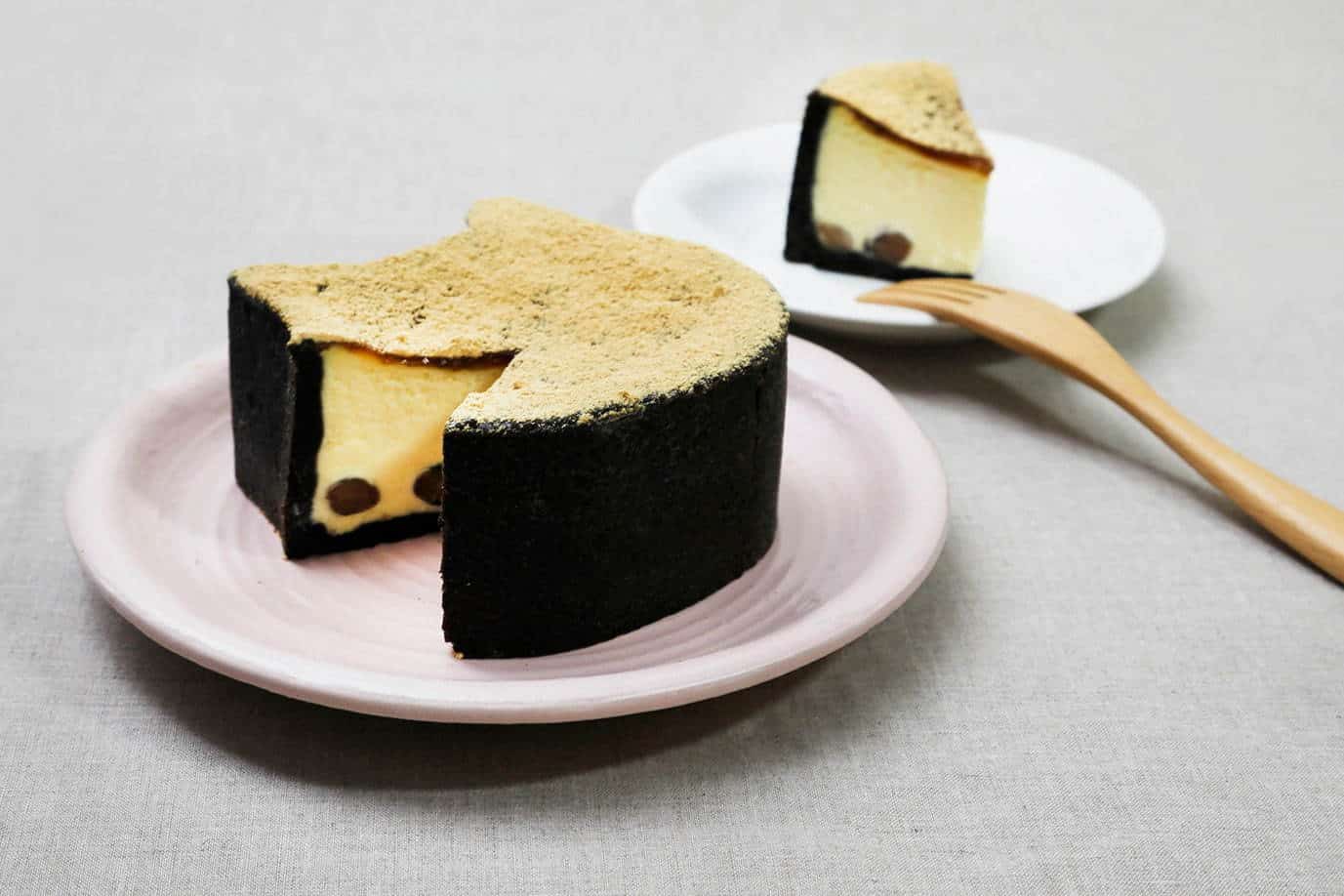 ชีสเค้กดาร์คโกโก้สุดพิเศษ เมนูแนะนำของร้าน Kyoto Neko Neko