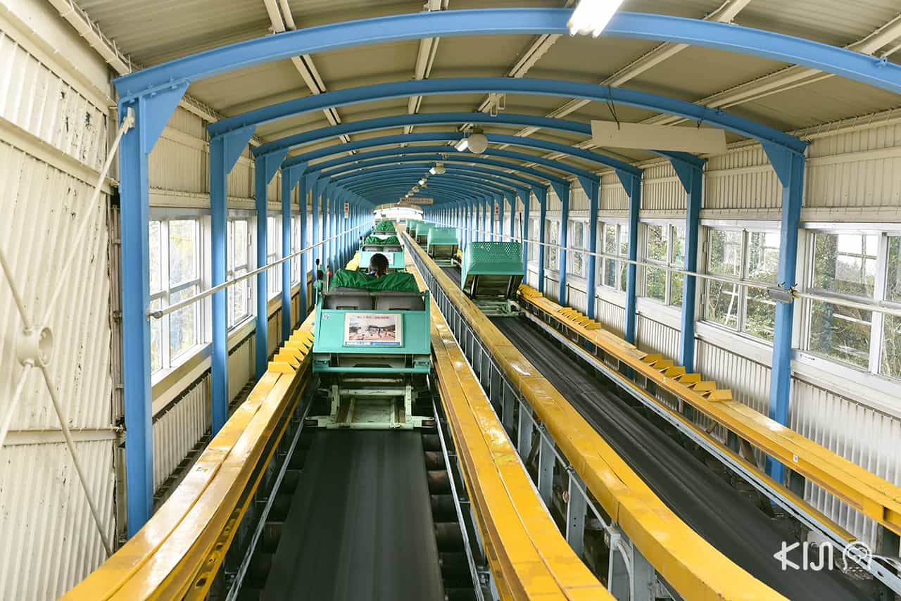 นั่ง Carlator เพื่อขึ้นไปยังสวนสนุก Sumaura Sanjo Yuen Park