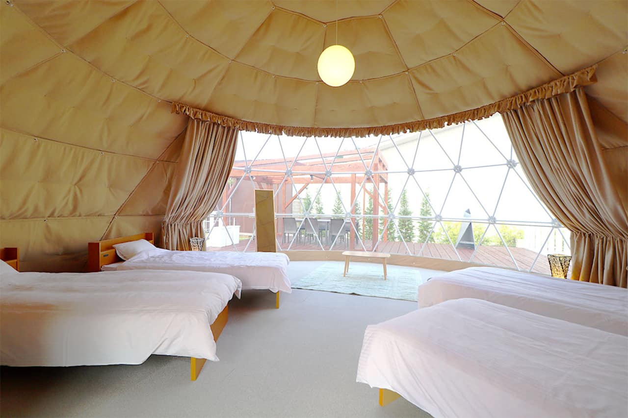 GLAMP DOME Kobe Tenku : บรรยากาศภายในห้องพักแบบ Deluxe View Terrace