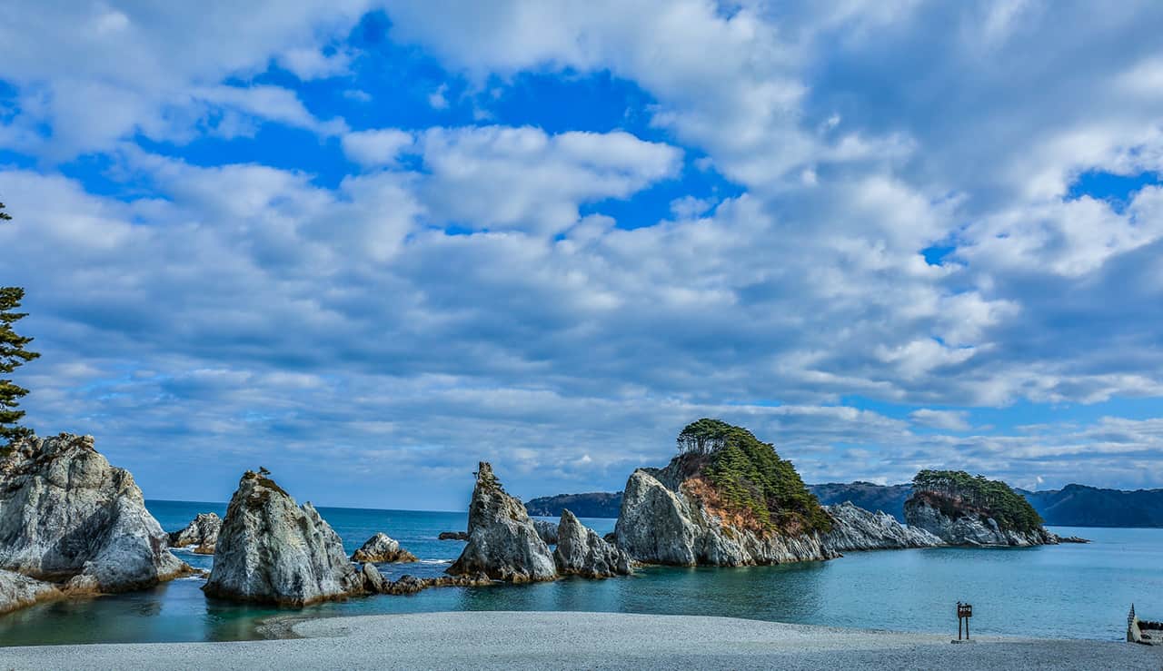 เที่ยว 3 จังหวัดในโทโฮคุตอนเหนือ (อาโอโมริ อิวาเตะ และ อาคิตะ) ด้วยบัตรโดยสาร JR East Pass - Jodogahama Beach ที่เที่ยวตามเส้นทางเดินรถไฟขบวน TOHOKU EMOTION