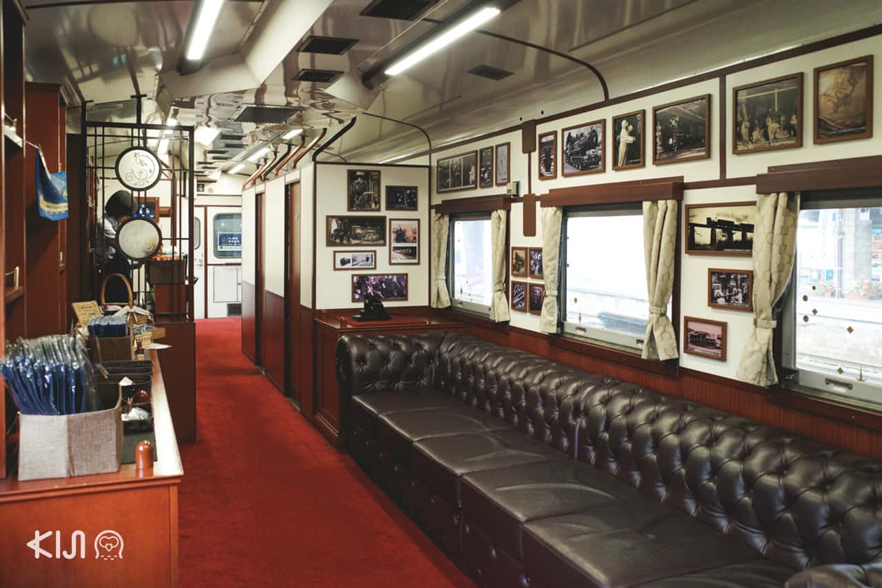 บรรยากาศภายในตู้โดยสารที่ 4 ของขบวนรถไฟ SL Ginga