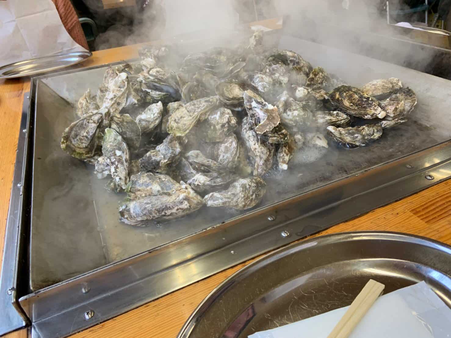 บุฟเฟ่ต์หอยนางรมย่าง จากร้าน Matsushima Tourism Association Oyster Shacks เมืองมัตสึชิิมะ