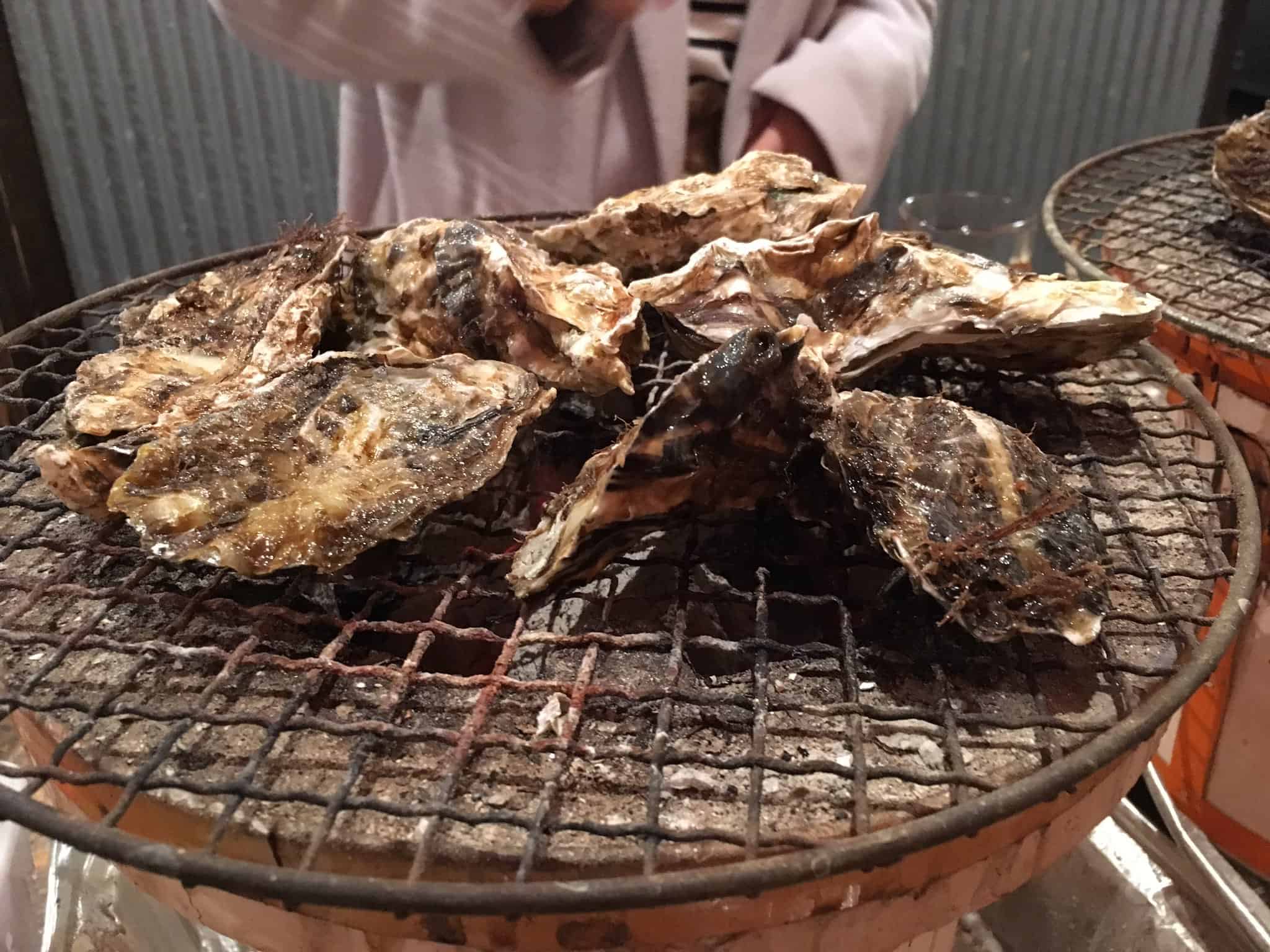 บุฟเฟ่ต์หอยนางรมย่าง จากร้าน Yoshitake Shokudo เมืองมัตสึชิิมะ