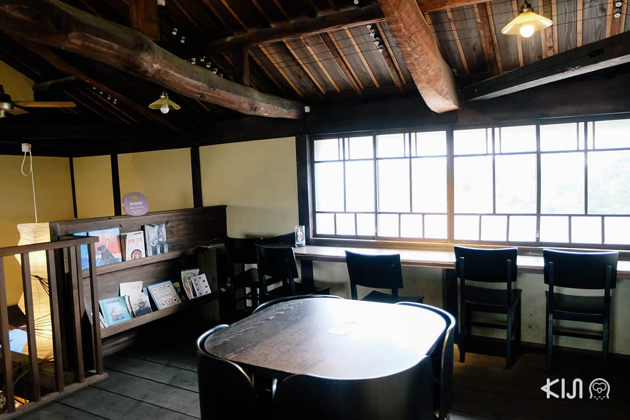 บรรยากาศภายในร้านขายของที่ระลึก Ama no Ie