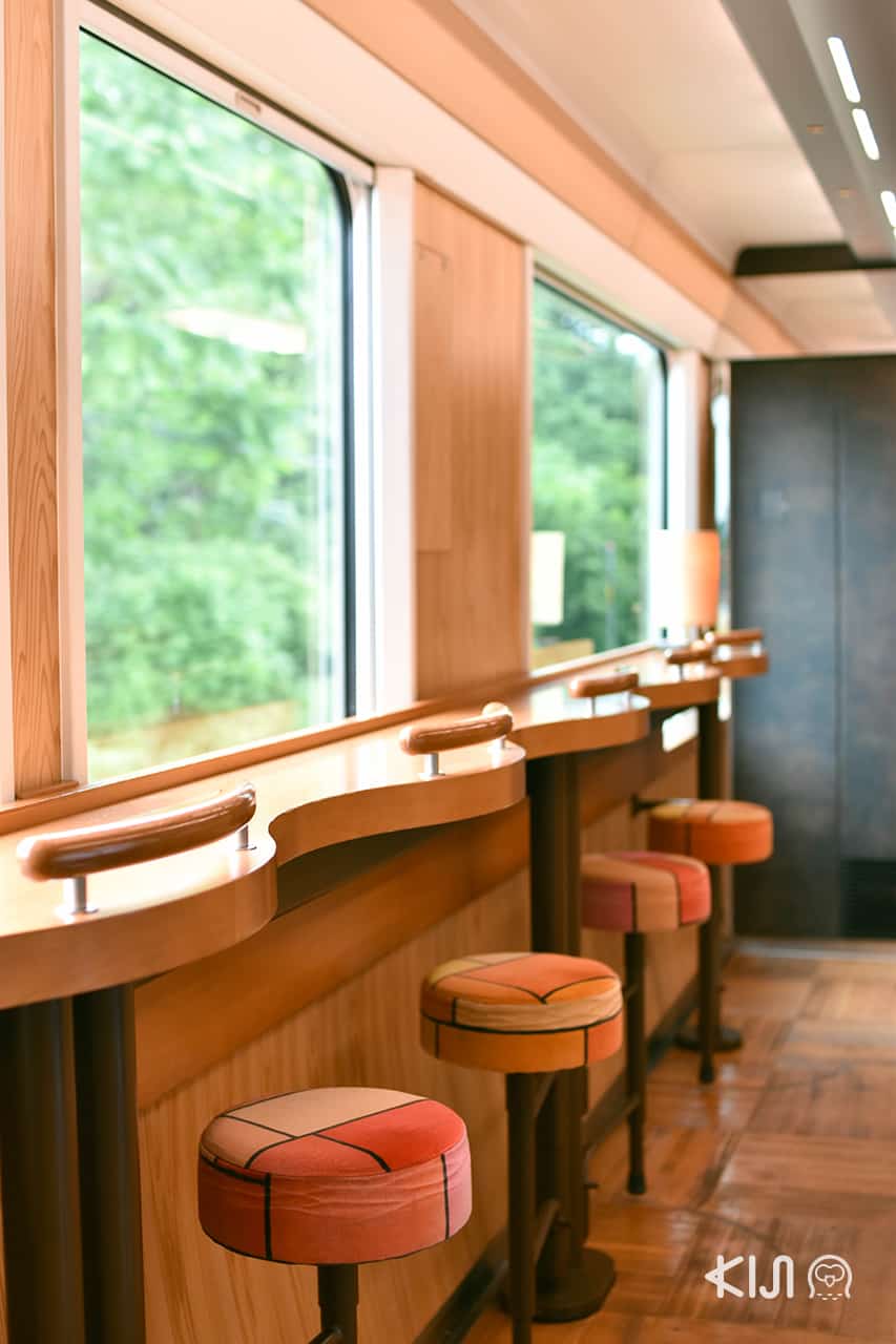 จุดถ่ายรูปตามเส้นทางเดินรถไฟขบวน Resort Shirakami - เคาน์เตอร์ไม้ ORAHO