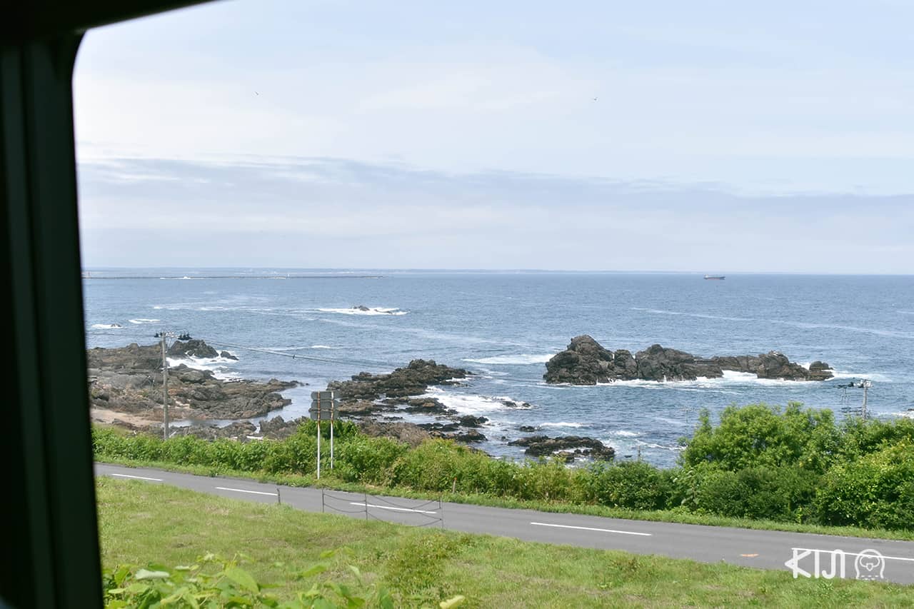 จุดถ่ายรูปตามเส้นทางเดินรถไฟขบวน Tohoku Emotion - หาด Tanesashi