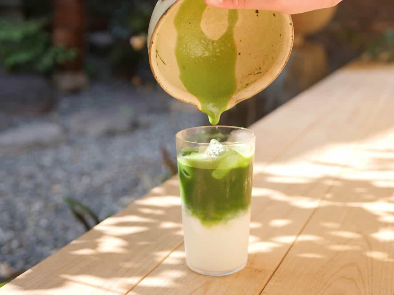 Honjitsu no (本日の) - มัทฉะลาเต้ ที่ใช้ชาเขียวคัดสรรอย่างดีโดย Hatoya Ryoyousha Kyoto