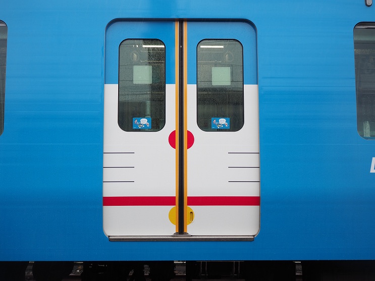 การแต่งตกภายนอกของรถไฟขบวน DORAEMON GO!