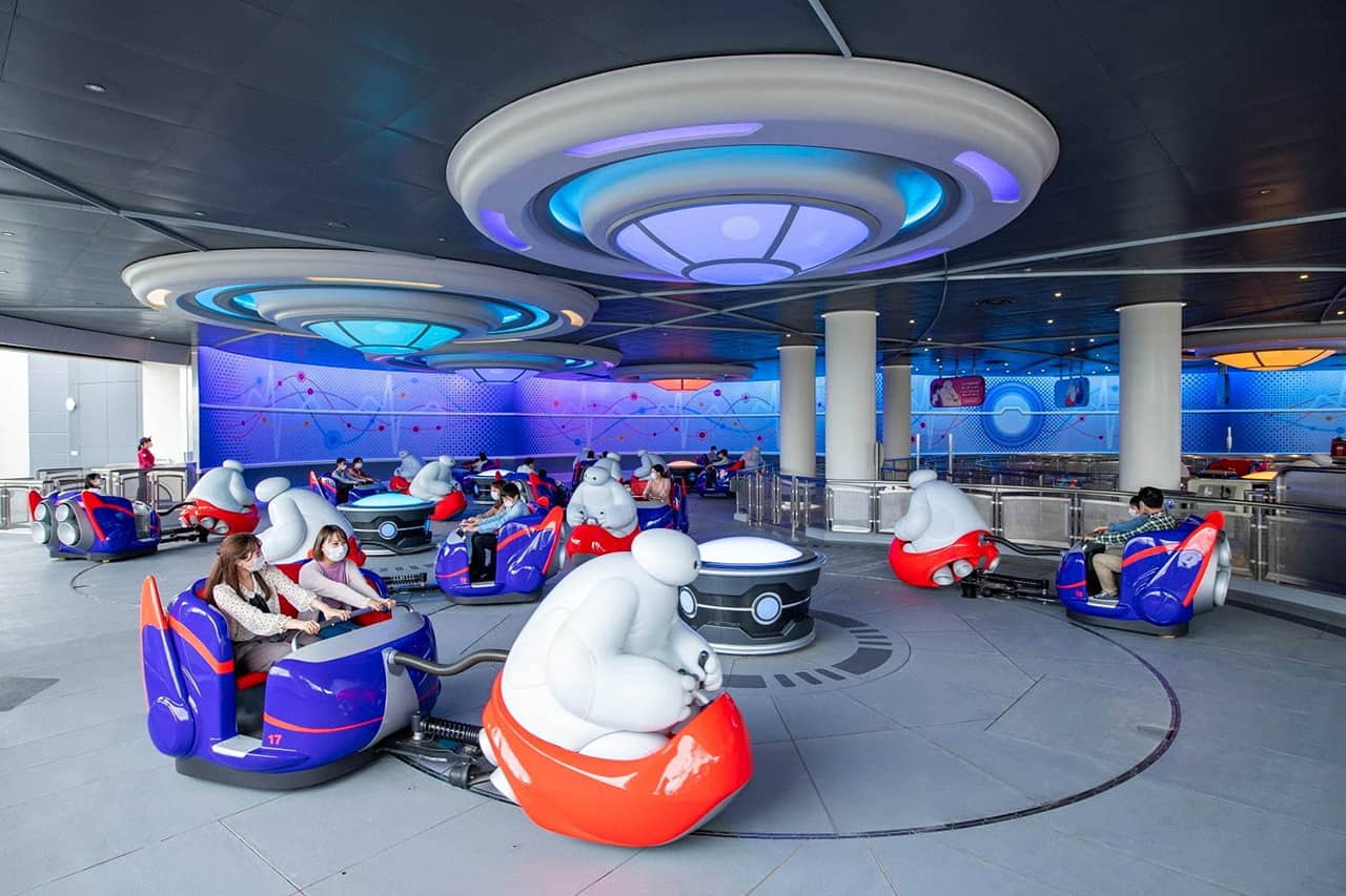 The Happy Ride with Baymax เครื่องเล่นแบบ Ride Attractions
