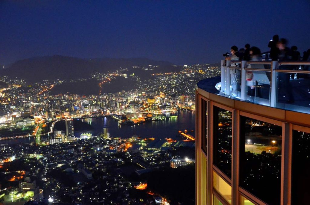 เมืองนะงะซะกิ (Nagasaki) ในยามค่ำคืน