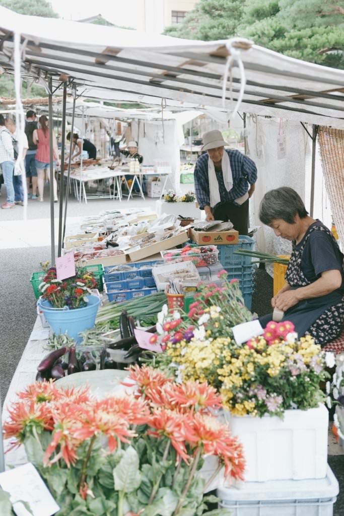 ร้านรวงต่างๆ ในตลาดเช้าจินยะมาเอะ