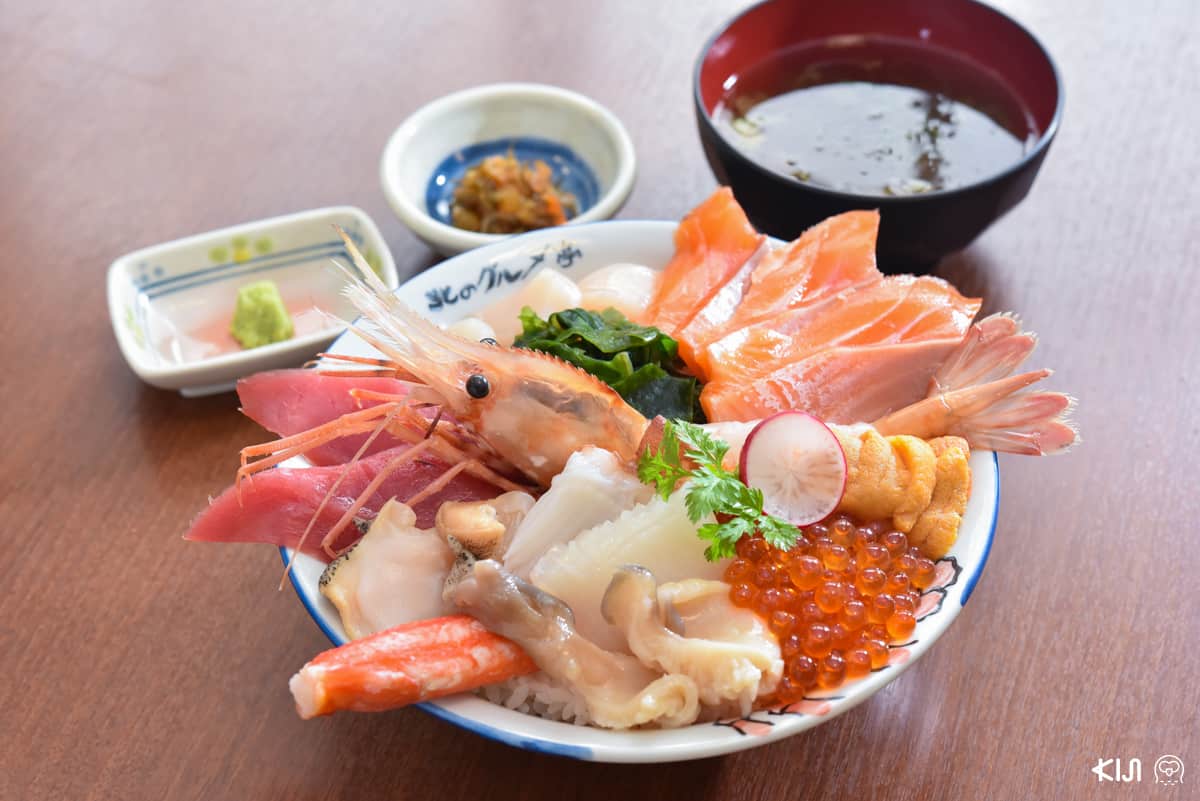 ข้าวหน้าทะเล (Kaisendon) แนะนำให้ลองในตลาดโจไก (Jogai Ichiba) คือ Kita no Gourmet 
