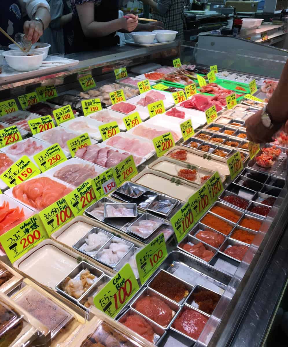 อาหารทะเลสดๆ มากมายที่ตลาดคุชิโระ ทังโจะ