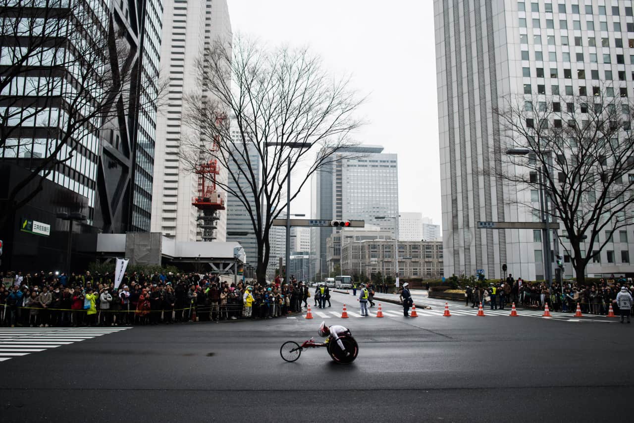 ในงาน Tokyo Marathon ยังเปิดโอกาสให้กับผู้พิการได้เข้าร่วมกิจกรรมเพื่อออกกำลังกายอีกด้วย