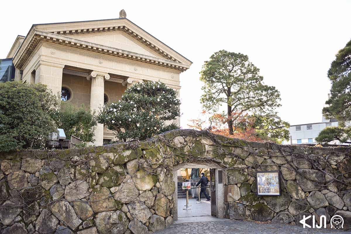 ด้านหน้าพิพิธภัณฑ์ศิลปะโอฮาระ (Ohara Museum of Art ) สะท้อนสถาปัตยกรรมที่ได้รับอิทธิพลจากตะวันตกอย่างชัดเจน